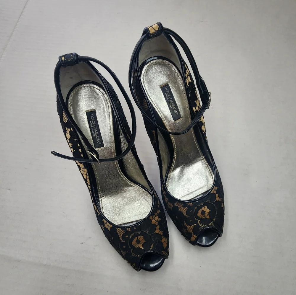 🌸Dolce & Gabbana Elegant Black and‎ Gold Lace Heels